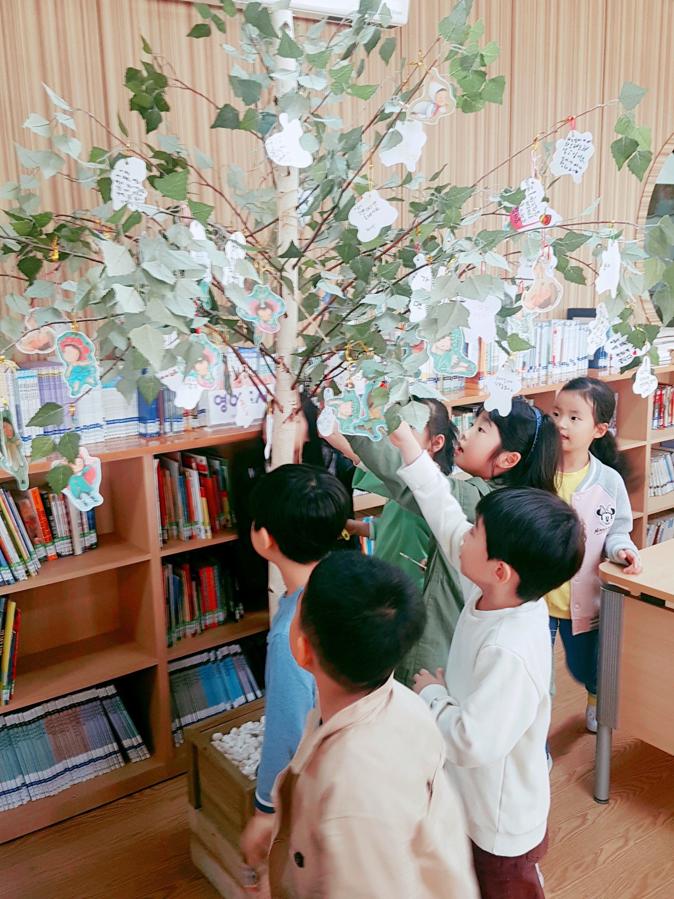 통영 죽림초, 세계책과 저작권의 날 독서행사(사진1).jpg