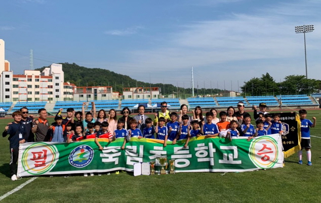 통영 죽림초, 교육장배 아동축구대회 우승(사진1).jpg