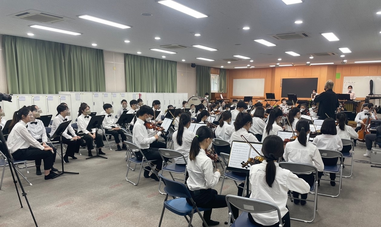 통영죽림초_오케스트라 등굣길 버스킹 사진자료1.jpg